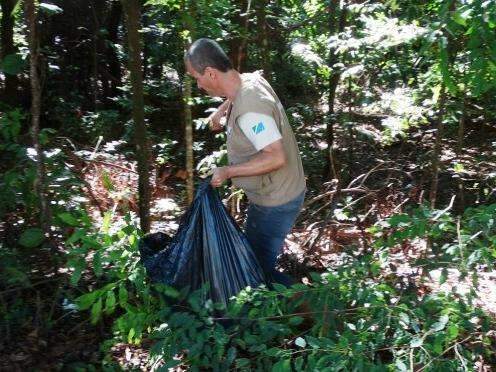 Limpeza no Parque das Na&ccedil;&otilde;es recolhe uma tonelada de lixo por m&ecirc;s
