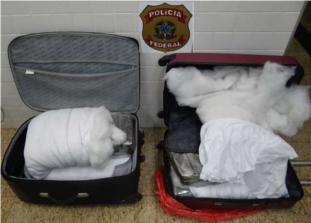 PF apreende mais de 60 kg de maconha e tr&ecirc;s pessoas s&atilde;o presas no aeroporto