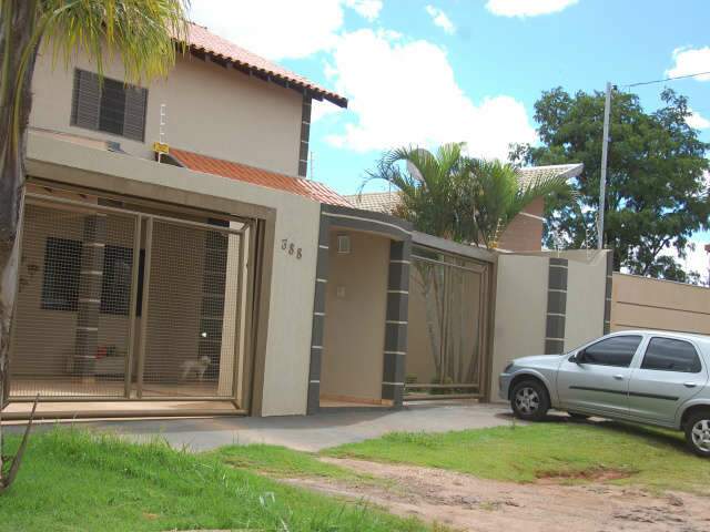  Bandidos arrombam casa e levam at&eacute; ve&iacute;culos no Jardim Vilas Boas