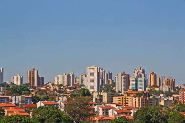 C&eacute;u amanhece parcialmente aberto e previs&atilde;o &eacute; de calor hoje
