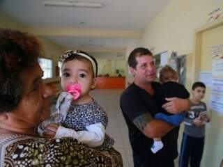 Famílias a espera de atendimento no CRS Tiradentes. Procura aumenta 60% nessa época do ano. (Foto: Alcides Neto/Arquivo)