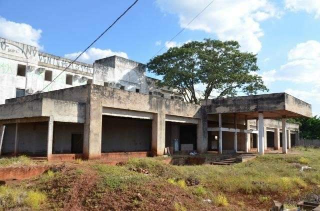 Abandonada h&aacute; anos, obra de hotel &eacute; reativada para abrir &oacute;rg&atilde;o da Uni&atilde;o