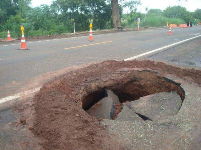 PRF e Dnit liberam BR-262 sem previs&atilde;o para reparo de buraco