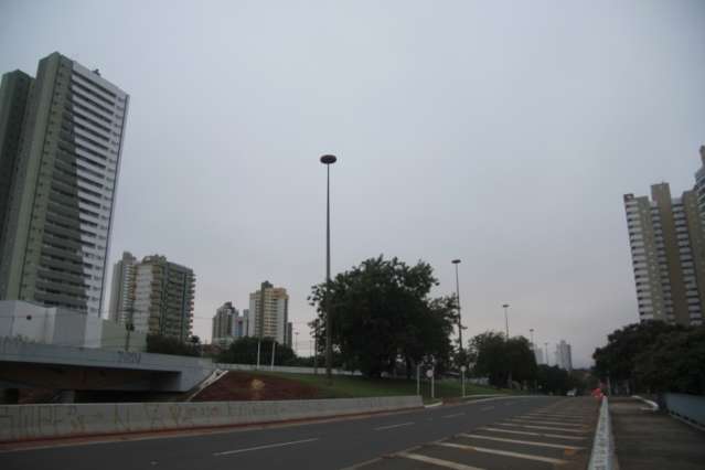 C&eacute;u amanhece encoberto, temperaturas aumentam, mas pode chover em Campo Grande