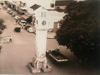 Relógio no cruzamento da 14 de Julho com a Avenida Afonso Pena (Foto: Arquivo/ Arca)