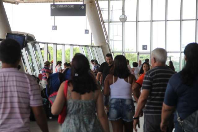 Movimento em aeroporto &eacute; normal, mas rodovi&aacute;ria tem aumento de passageiros
