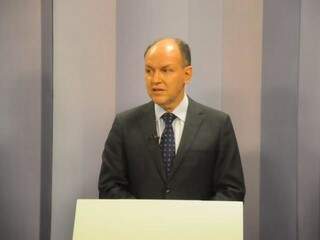 Candidato Junior Mochi durante o debate da TV Morena nesta noite (Foto: Paulo Francis)