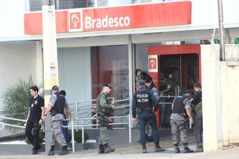 Bandidos tentam furtar caixa e risco de explosão interdita 13 de Maio