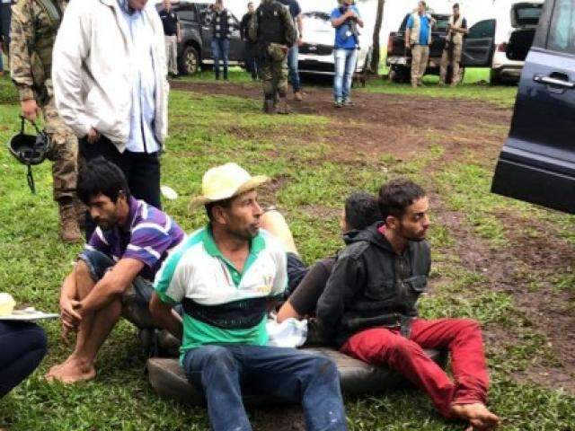 Pol&iacute;cia paraguaia identifica presos e dois mortos em tiroteio na fronteira 