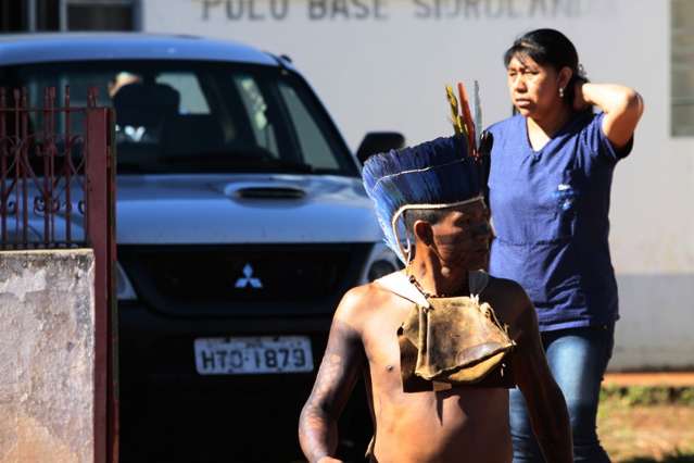 Pintados para guerra, &iacute;ndios v&atilde;o falar com ministro para evitar mais mortes 