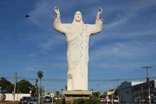 O Cristo Redentor com 13 metros de altura é um dos principais símbolos de Três Lagoas (Foto: Hugo Leal/JPNews)