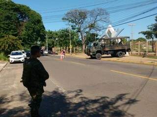 Equipes do Exército amanheceram hoje no Parque Elias Gadia. (Foto: Willian Leite)