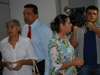Familiares de Richard aguardando a audiência. (Foto: Simão Nogueira)