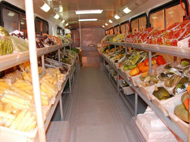  Prefeito apresenta o &Ocirc;nibus de Org&acirc;nicos, que ir&aacute; visitar os bairros da Capital