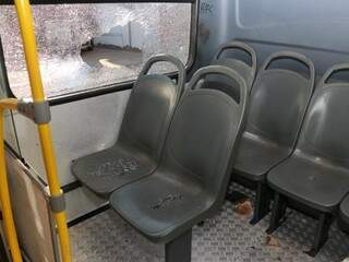 Homem &eacute; preso por atirar pedras e quebrar vidros de &ocirc;nibus no Centro