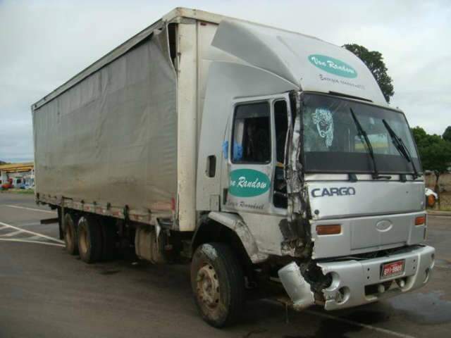  Motorista passa mal e colide caminh&atilde;o em outros dois na BR-267