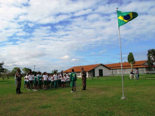 Crian&ccedil;as do Pantanal recebem aulas de educa&ccedil;&atilde;o ambiental durante o feriado