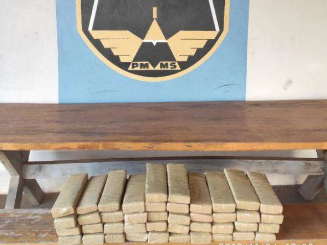 Passageira &eacute; presa com 42 tabletes de maconha em caixas de brinquedo