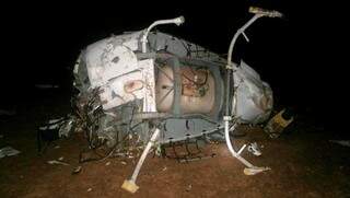 Helicóptero ficou destruído após acidente. (Foto: Divulgação)