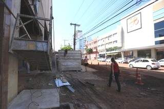Obra de loja de departamentos terá, em 2015, passarela ligando ao Pátio Central, que fica em frente. (Marcelo Victor)