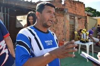 Fernando, o líder dos campeonatos e que incentiva todos do bairro. (Foto: Simão Nogueira)