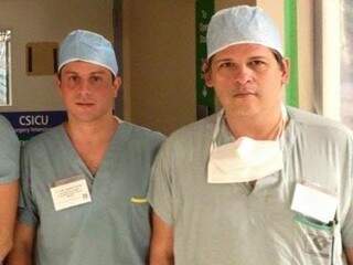 Da direita para a esquerda, médicos João Jackson e Josér Carlos Dorsa, em foto publicada pelo primeiro em rede social (Foto: Facebook/Reprodução)