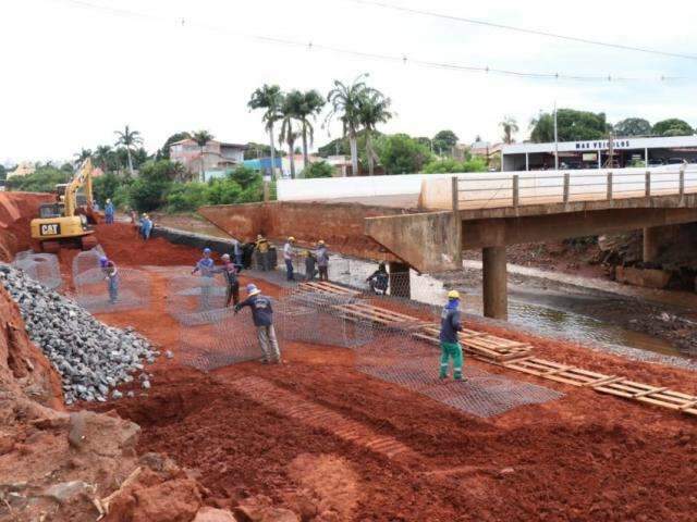 Para resistir &agrave; &aacute;gua, obra ganha &quot;refor&ccedil;o&quot; na Avenida Ernesto Geisel