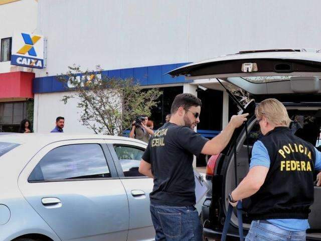 Funcion&aacute;ria de banco &eacute; presa por suspeita de envolvimento em assaltos 