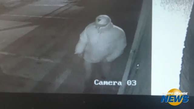 Ladr&otilde;es d&atilde;o jeitinho para fugir das c&acirc;meras em roubo de mil latas de cerveja