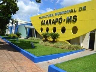 Fachada do prédio da prefeitura de Caarapó (Foto: José Carlos/Caarapó News)