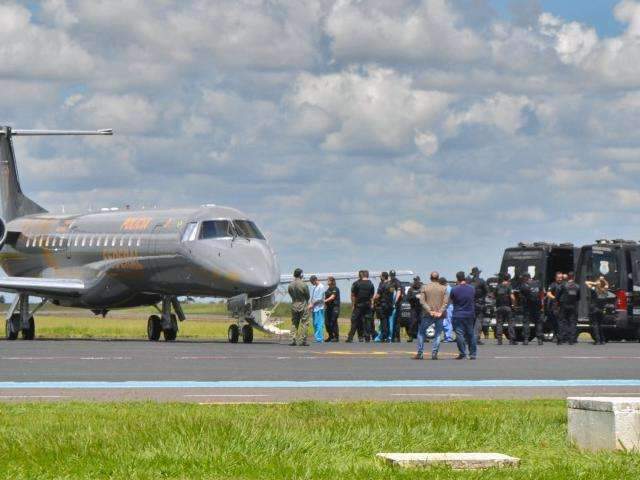 Opera&ccedil;&atilde;o transfere 14 presos do Pres&iacute;dio Federal de Campo Grande