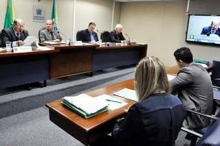 Deputados Enelvo Felini (PSDB), José Carlos Barbosa (PSDB), Paulo Siufi (MDB) e Cabo Almi (PT), durante sessão da CCJR (Foto: Luciana Nassar/ALMS)