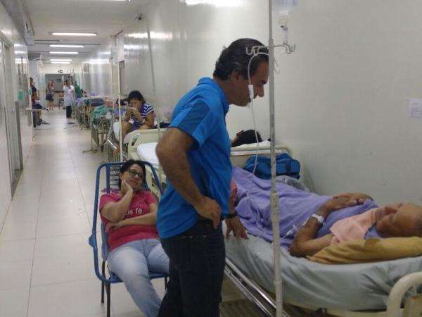 Dire&ccedil;&atilde;o do HU diz que m&eacute;dico estava almo&ccedil;ando durante visita do prefeito