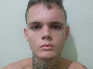 Homem &eacute; preso suspeito de roubar resid&ecirc;ncia e por tr&aacute;fico de drogas