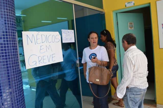 Sal&aacute;rios s&atilde;o depositados, mas m&eacute;dicos querem mais garantias para encerrar greve
