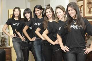 As seis concorrentes ao Miss MS. (Foto: Marcelo Victor)