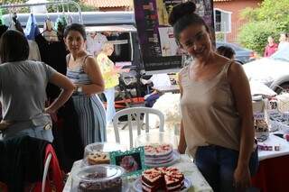 Com bolos de encher os olhos, Valquiria Oliveira levou suas produções deliciosas para a feira. (Foto: Danielle Valentim)