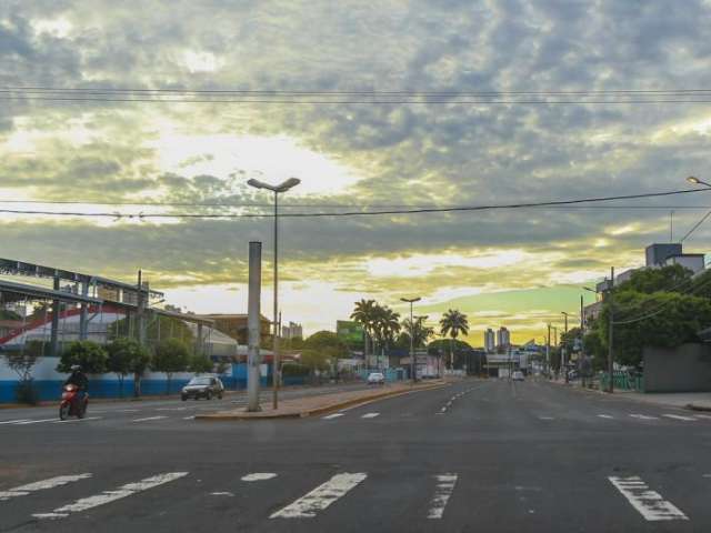 Frente fria chega na segunda com chuva e m&iacute;nima de 7&ordm; C na semana