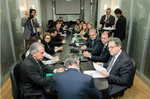 Reinaldo busca em Bras&iacute;lia recursos para reconstru&ccedil;&atilde;o de 14 cidades de MS