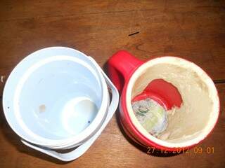 Presos usavam buraco em garrafa térmica para guardar porções de maconha. (Foto: Divulgação)