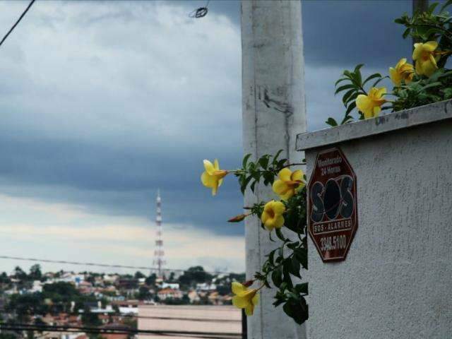 Nuvens carregadas anunciam chuva forte nas pr&oacute;ximas horas