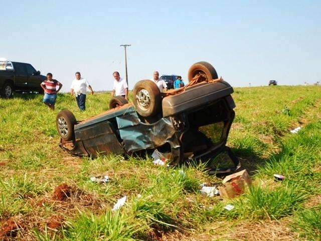 Quatro pessoas ficam feridas em capotagem na MS-395