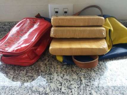 Mulher que levava 3 kg de coca&iacute;na para SP &eacute; presa em &Aacute;gua Clara