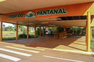 Trem do Pantanal fracassou e Estação Indubrasil ficou abandonada (Foto: Fernando Antunes)