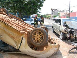 Fiesta capotou em acidente no dia 08 deste mês.(Foto: Fernando Dias)
