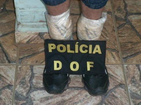  Passageiros s&atilde;o presos com maconha, coca&iacute;na e haxixe amarrados ao corpo