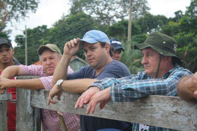 Segundo dia de tens&atilde;o e &iacute;ndios t&ecirc;m 48h para deixar fazendas