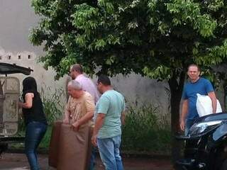 Messias José da Silva (camiseta azul) no dia em que era levado para presídio (Foto: Adilson Domingos)