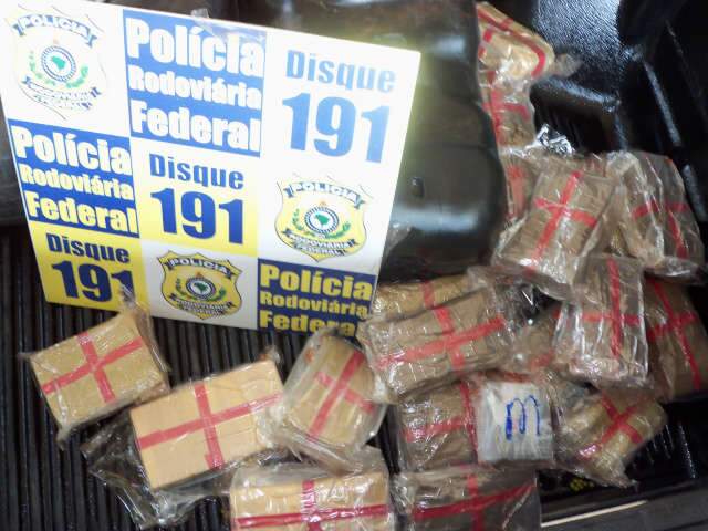  PRF flagra motorista com 60 kg de coca&iacute;na