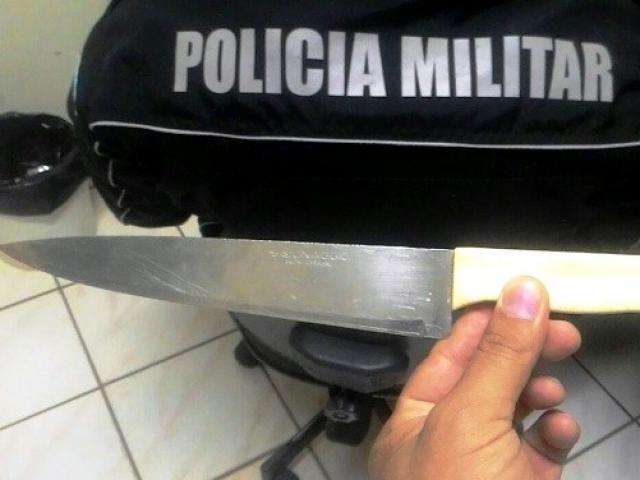 Estudante &eacute; flagrado com faca e aluna agride coordenadora em escola